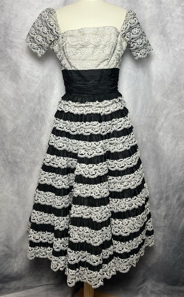 Vintage 1950s Black & White Lace Tiered Tulle Cupcake Party Prom Dress Size XS