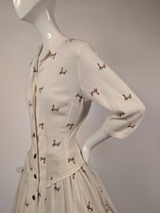 SWEET LATE 1940’S DEER PRINT DRESS W SQUARE WOOD BUTTONS