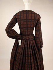 UNUSUAL LINEN WOOL WOOD GRAIN WINDOWPANE 1840’S WINTER WEIGHT DRESS W PLEAT CUFF