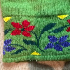 VTG 80’s United Colors of Benetton Sweater Wool Blend Green Italy cropped