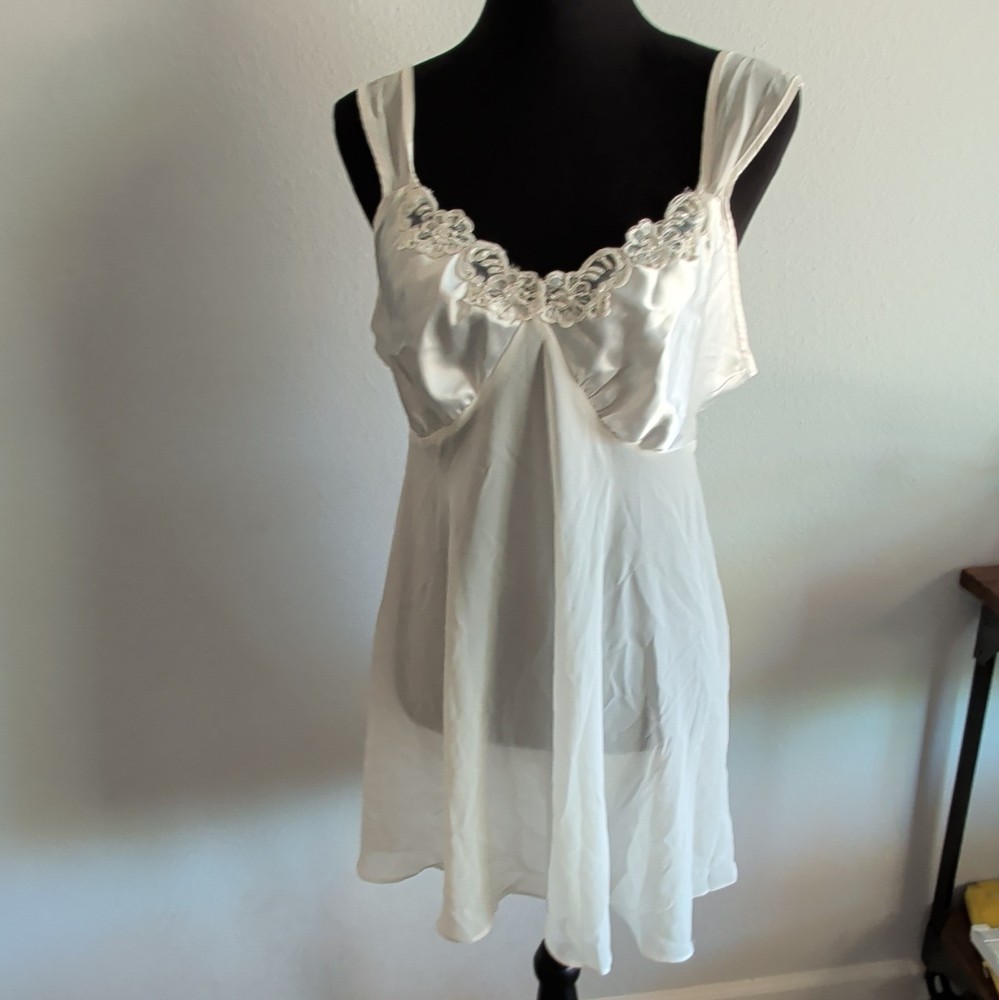 Secret Treasures Ivory Polyester Satin Slip Chemise Lace Trim Lingerie Size L