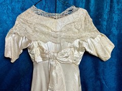 1920s Beautiful antique wedding dress – Great condition, ivory, satin, train