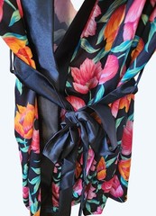 Avon Petal Perfect Kimono Black W/ Vibrant Floral Pattern L/XL 100% Polyester