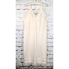 VINTAGE MOVIE STAR Shiny Stretch Satin Nylon Lace Slip Glamour Feminine Size 44