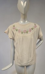HAND PAINTED VINTAGE 1940’S RAYON BLOUSE W FLORAL TRIM NECKLINE