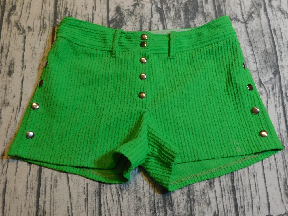 VTG GOGO SHORTS MOD BRIGHT GREEN SNAP FRONT TEXTURED POLY 60’s 70’s WOMENS 9 10