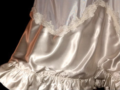 VTG REAL SATIN SHINY F. WEST ESQUE RUFFLES BIAS DEMURE REGAL BOW HALF SLIP SM