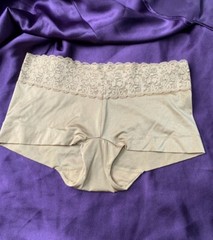 NWOT Maidenform Shiny Nylon Women’s Boyshort Panties Size 5/S/CH BEIGE