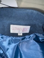 “Luxury Meets Practicality – Vintage Ultrasuede Two-Piece Suit in Deep Blue”