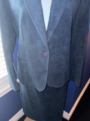 “Luxury Meets Practicality – Vintage Ultrasuede Two-Piece Suit in Deep Blue”
