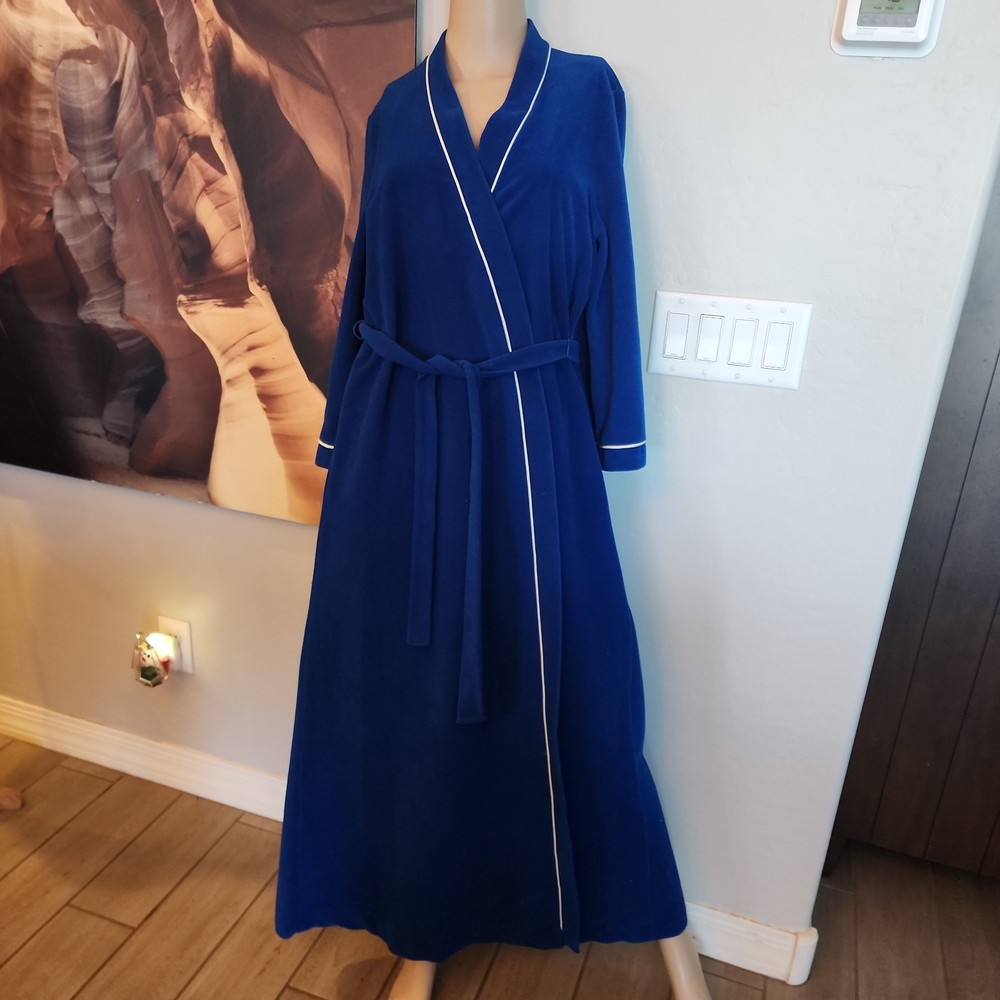 Vintage Vanity Fair Velour Blue Robe Size Small Ties Closed Pocket USA 52″L