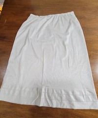Vintage Beige Nylon Half Slip Elastic Waist Size Medium 23.5″ Long