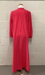 Beautiful Pink Vintage Komar Front Zip Robe. No Size Tag AP-AP 20 inches