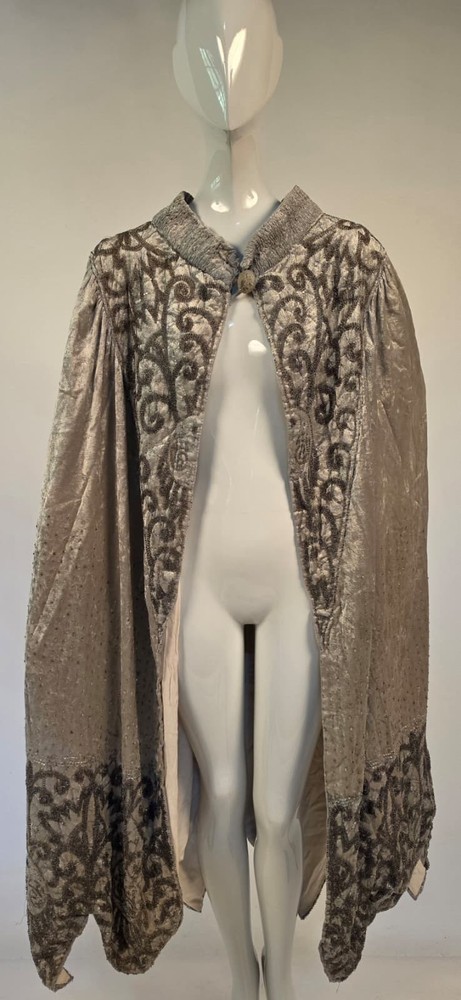 MOST REGAL FLAPPER 1920’S RICH BEADED VELVET CAPE W POINTED BEADED BOTTOM 