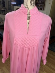 vinatge nylon gown small pink long sleeve USA Exclusive Of Ornamentation 70s