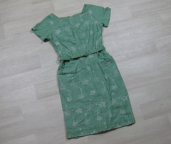 Vintage 50s Wiggle Day Dress (XS) Embroidered Floral Sheath Pockets Cap Sleeve