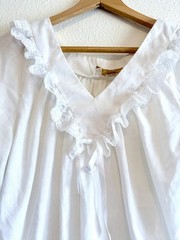 VTG 80s WHITE cotton RUFFLE LACE V NECK TOP pull on ribbon half slv L romantic