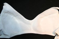 32 C VTG 70s NOS Nylon CONTOUR Keyhole Bra Soft’n Sensuous Exquisite Form P3789