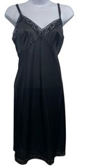 Vanity Fair Full Slip Womens Size 40 Fits 36 Bust 36 L Rosette Lace Black 10103