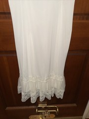 VTG Gilead Womens Size 38 Ivory Ruffle Bottom Slip Vintage Nylon USA Made