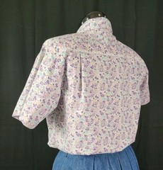 Vtg Licorice S/S White Top w Purple/Pink/Blue Florals Concealed Buttons Size S
