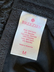 BREEZIES Size Medium Black Lace Detail Molded Cup Wire Free Bralette #A307831