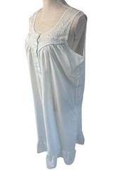 Vintage White Nightgown With Floral Embroidery & Ruffle Hem – Soft Cotton Blend