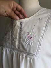 BEAUTIFUL VTG BARBIZON Yellow w/ White Lace Floral Embroidery Nightgown SZ M