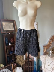 VINTAGE MALCO MODES BLACK PETTIPANTS SIZE MEDIUM SQUAREDANCE TIERED RUFFLE