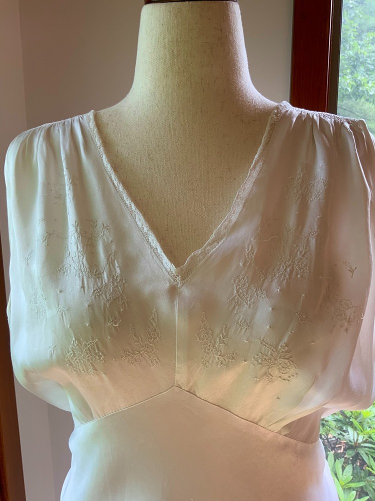 1930s Bridal Nightgown | Embroidered Bias Cut Boudoir Gown | Ivory 30DI