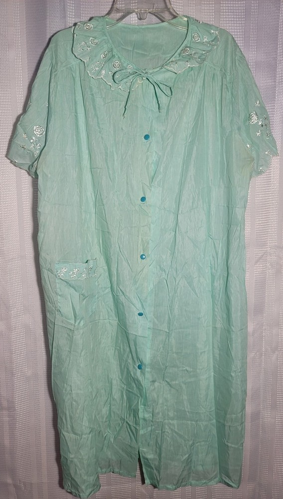 Vintage Charmode Nightgown Size 40-42 Long with Short Sleeves Mint