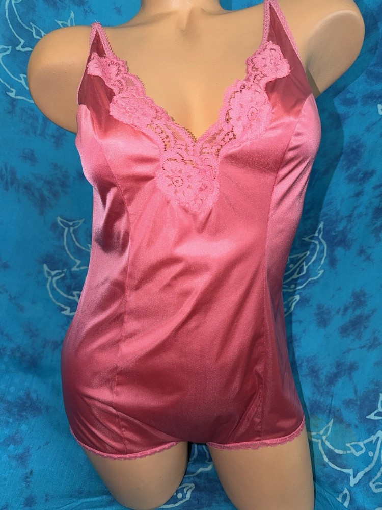 Vintage EUC Lingerie Vassarette Pink Lace Bodysuit Teddy Snap Crotch Satin 34 S