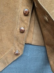 Vtg Brown Suede Vest Faux Wood Buttons 70’s Chic Hippy Festival Vest 38″ Chest