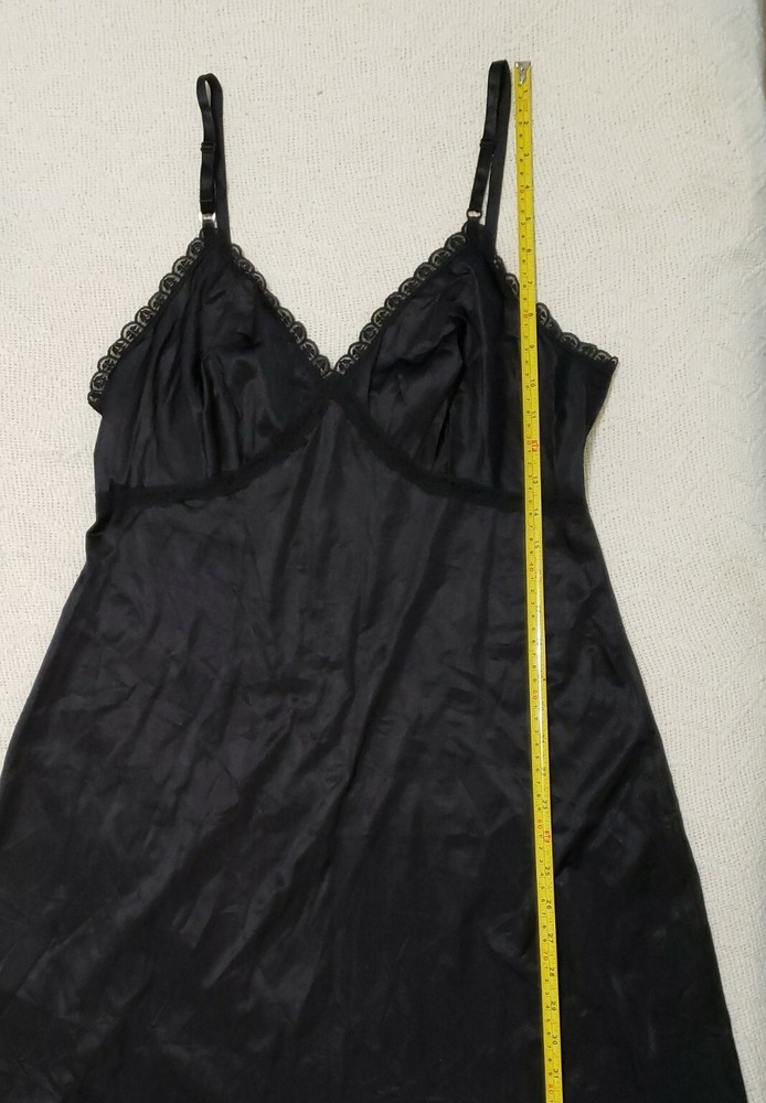 Sears Doesn’t Slip Nylon Womens Full Slip. Sz 40. Black.Made in USA.Vintage.