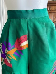 Vintage 1970s 60s Handmade Green Floral High Waist Gaucho Shorts Capris Medium