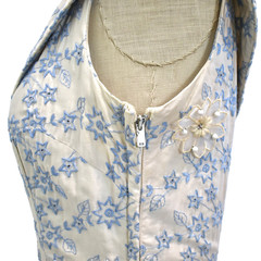 Vtg 50s New Look Ivory Blue Embroidered Sleeveless Party Dress XS YOUTH GUILD NY