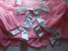 VTG SILKY NYLON PINK SATIN SWEEP FLARE NIGHTGOWN GOWN ANTIQUE PLUNGE COLLAR 48
