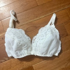 Vintage 80s Olga 32 A/B Ivory Lace Bra Style 311 Wireless Padded