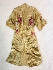 MCM Vintage Gold Dragon Robe Embroidered Lustrous Asian Kimono Lounge 1940s-60s