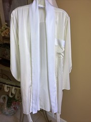 Fernando Sanchez Robe Short Cream/ White Trim Pockets. Belt Med