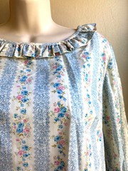 Vintage 70s Shirt XL Handmade Ditsy Floral Cotton Back Zipper Ruffled 1/2 Sleeve
