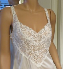 ll i Full-Slip Vanity Fair 40″ Long Nylon Ivory Exquisite Lace Bodice Sz 36