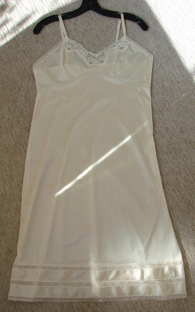 Vintage Ivory JCPENNEY ADONNA FULL Slip Antron Nylon III Union Made in USA 38