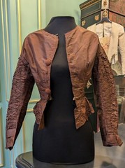 1860’S BROWN SILK TAFFETA BODICE W RUCHED SLEEVES + BUSTLE REAR