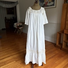 Vintage White Cotton Cottage Core Prairie Dress Women’s Lace Details 70s? Hippie