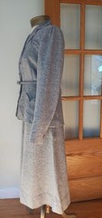 1940’s DAVIDOW Paris London New York woman’s 2 piece suit W: 29″ B: 38″ – 40″