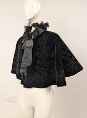 GOTHIC VICTORIAN BLACK SILK VELVET CAPE LACE TRIMMED COLLAR W BEADING