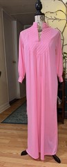 vinatge nylon gown small pink long sleeve USA Exclusive Of Ornamentation 70s