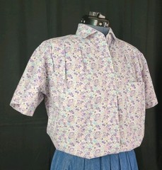 Vtg Licorice S/S White Top w Purple/Pink/Blue Florals Concealed Buttons Size S