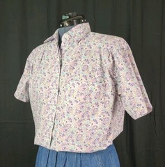 Vtg Licorice S/S White Top w Purple/Pink/Blue Florals Concealed Buttons Size S